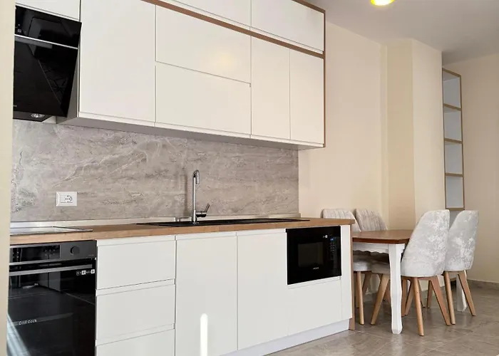 Lions Gate 7 * Durrës